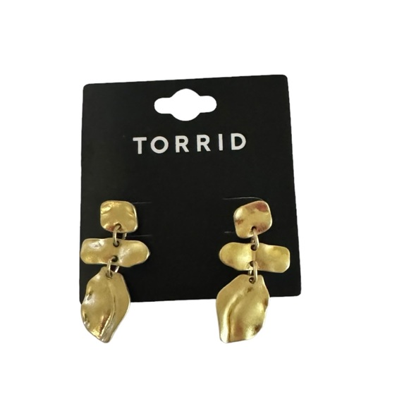 Torrid Hammered Metal Earring | Gold - Picture 3 of 4